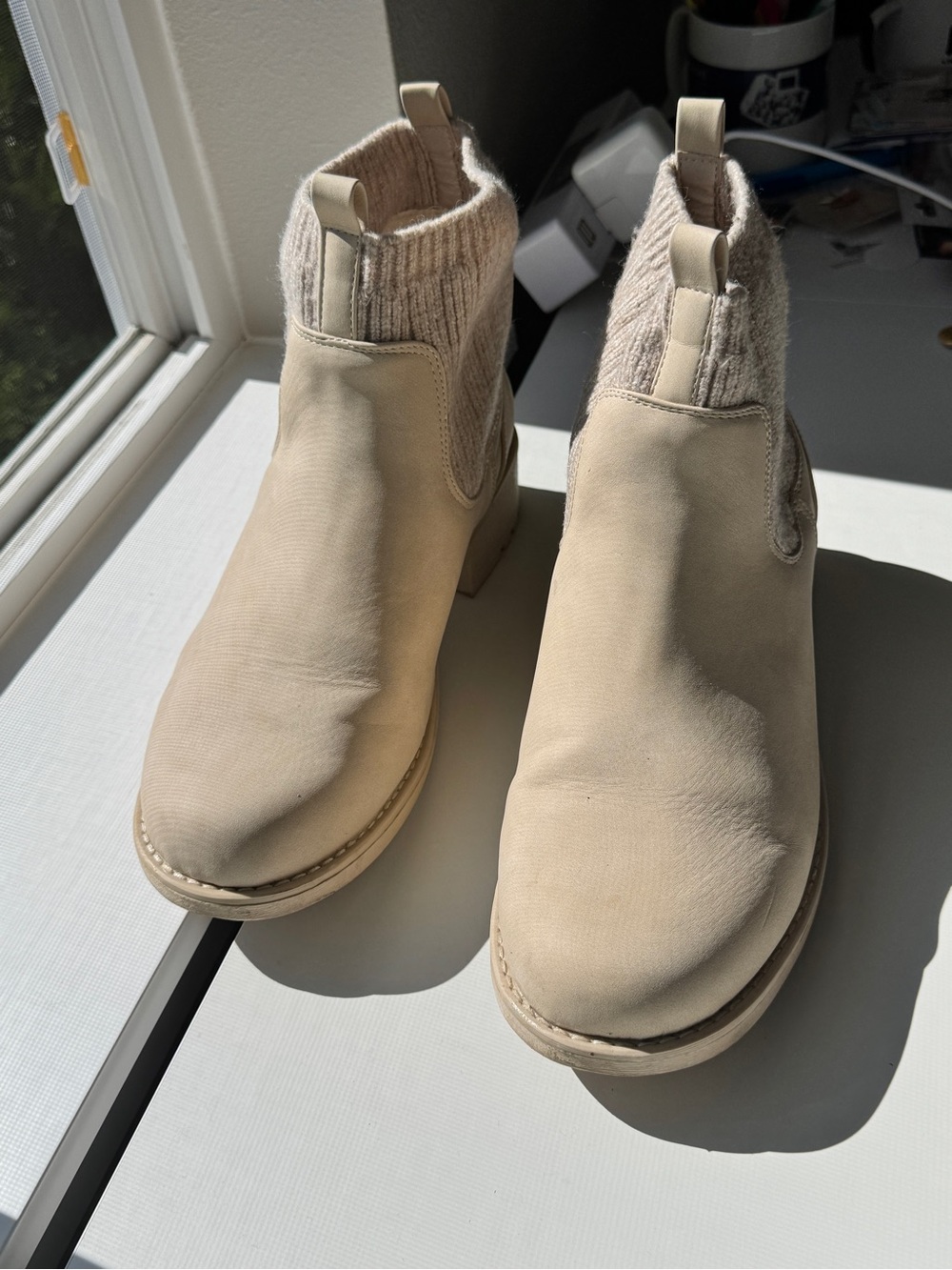 11W Women’s Knit-Cuff Chelsea Boots - Beige